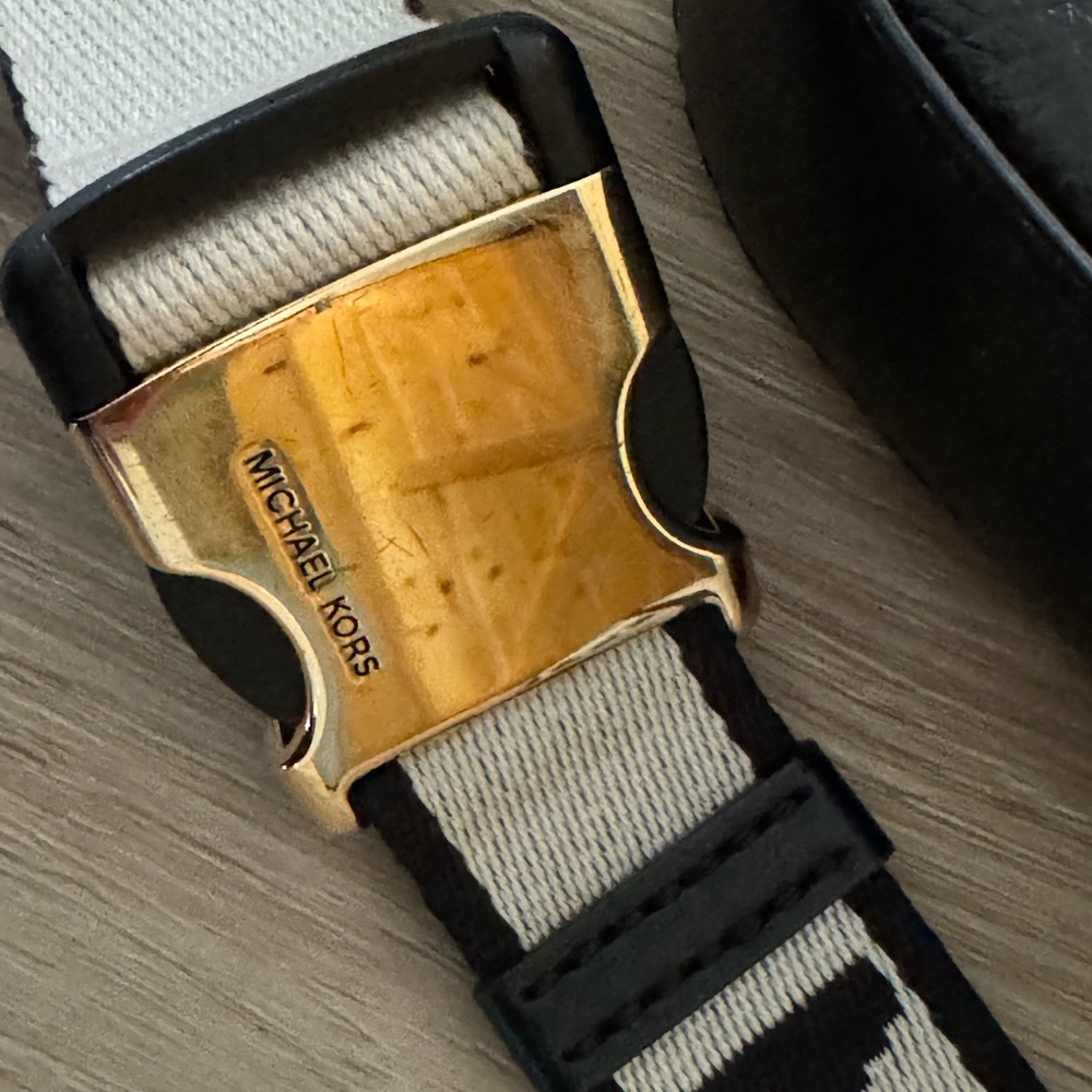 MICHAEL KORS Black Leather Belt Bag with Logo Strap - Picture 4 of 5